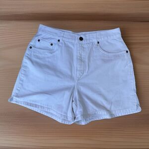 Bill Blass Jeanswear White Denim Shorts 100% Cotton Size 8 Button Pockets
